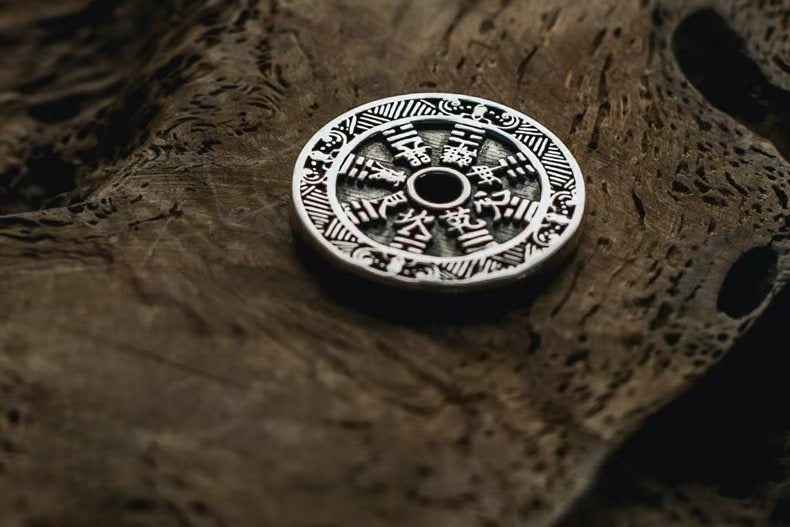 Shan Gui Talisman Coin – S925 Sterling Silver Retro Amulet (34×34×3mm)